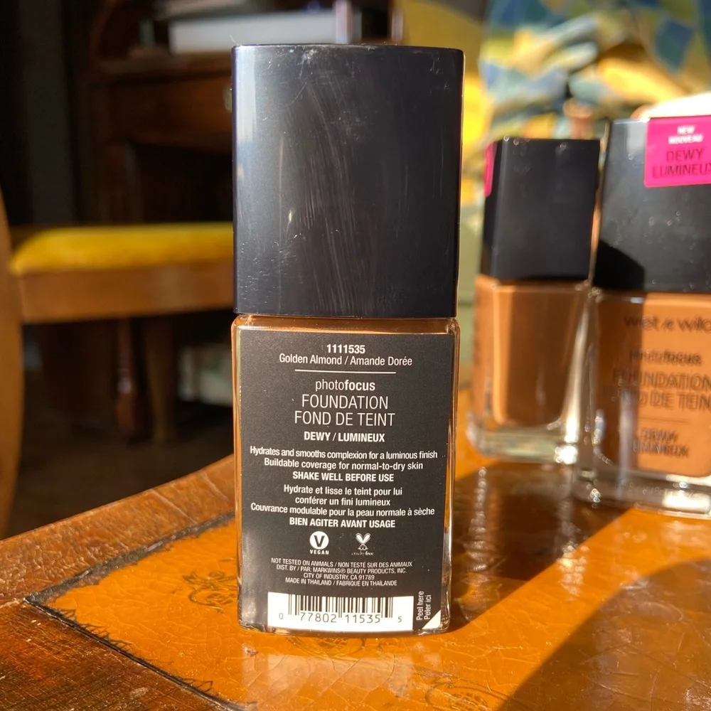 LOT OF 5 - Brand New Unopened Wet n Wild Foundation - Picture 4 of 6